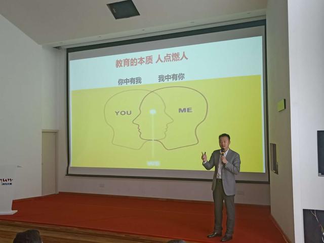 色情视频
历文学院文管系2019毕业实习拉开序幕